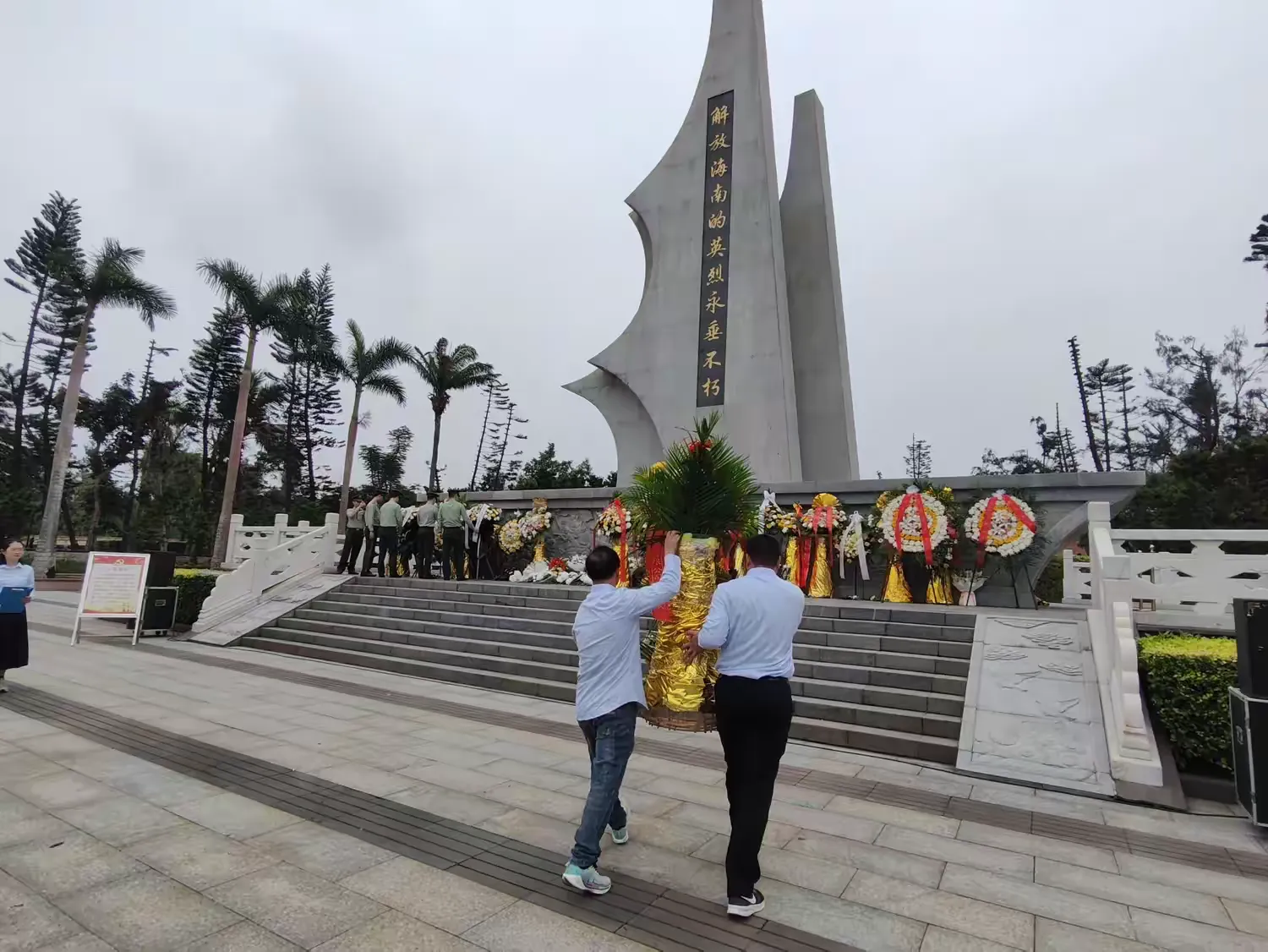 市環(huán)發(fā)公司開(kāi)展“清明祭英烈，奮進(jìn)譜新篇”主題黨日活動(dòng)  清明時(shí)節(jié)，春風(fēng)輕拂，為緬懷革命先烈豐功偉績(jī)，接受紅色精神洗禮熏陶，引導(dǎo)黨員干部職工將革命傳承融入推動(dòng)公司各項(xiàng)事業(yè)高質(zhì)量改革發(fā)展的實(shí)踐中，2025(圖2)