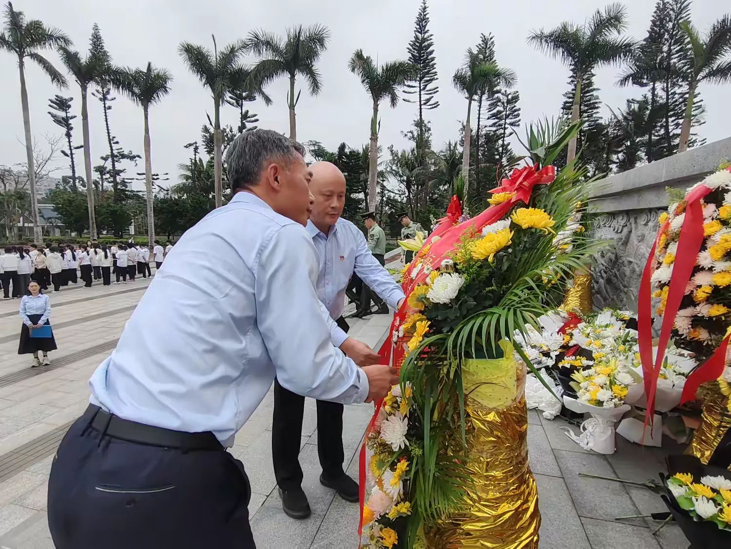 市環(huán)發(fā)公司開(kāi)展“清明祭英烈，奮進(jìn)譜新篇”主題黨日活動(dòng)  清明時(shí)節(jié)，春風(fēng)輕拂，為緬懷革命先烈豐功偉績(jī)，接受紅色精神洗禮熏陶，引導(dǎo)黨員干部職工將革命傳承融入推動(dòng)公司各項(xiàng)事業(yè)高質(zhì)量改革發(fā)展的實(shí)踐中，2025(圖3)