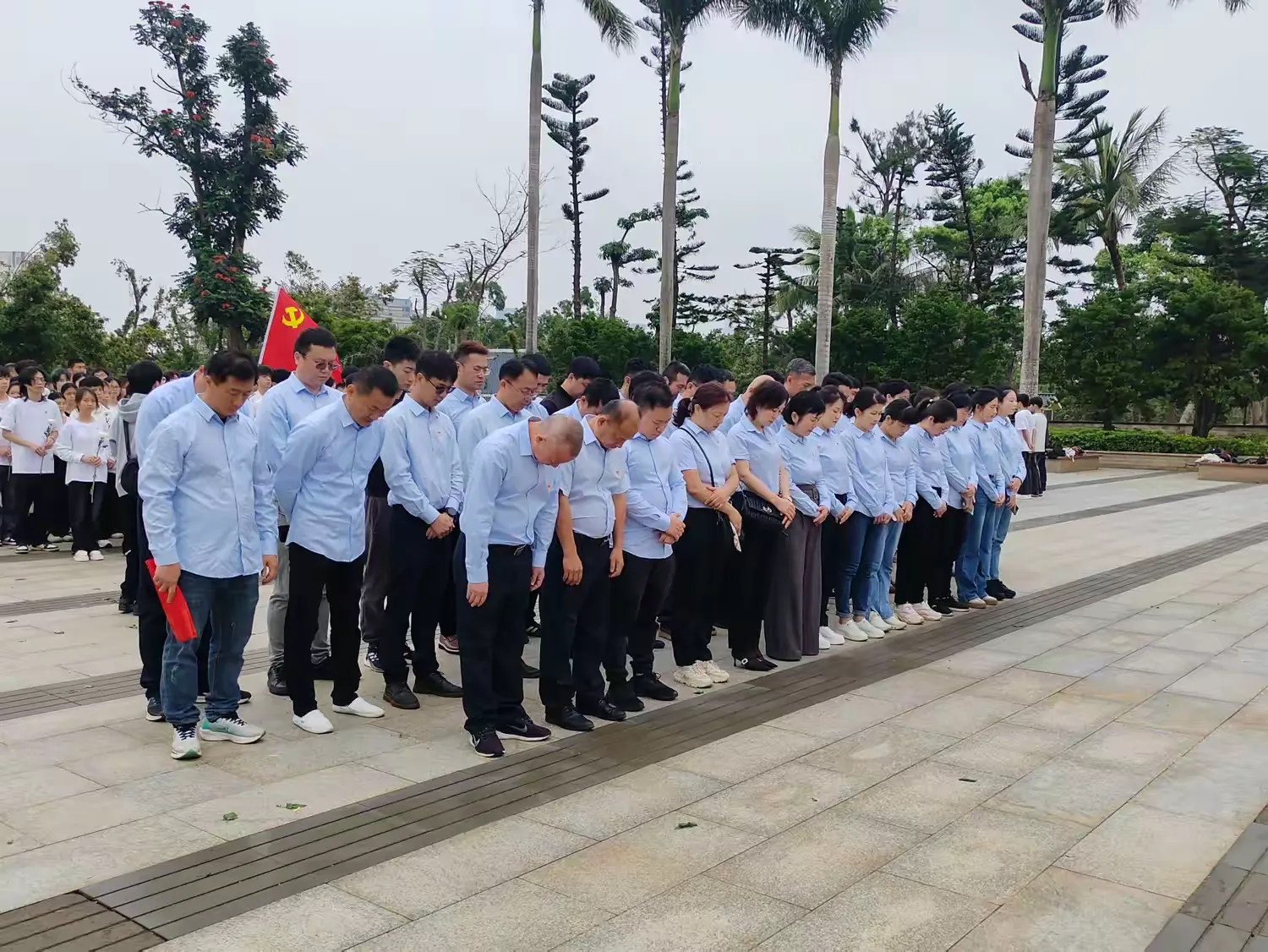 市環(huán)發(fā)公司開(kāi)展“清明祭英烈，奮進(jìn)譜新篇”主題黨日活動(dòng)  清明時(shí)節(jié)，春風(fēng)輕拂，為緬懷革命先烈豐功偉績(jī)，接受紅色精神洗禮熏陶，引導(dǎo)黨員干部職工將革命傳承融入推動(dòng)公司各項(xiàng)事業(yè)高質(zhì)量改革發(fā)展的實(shí)踐中，2025(圖4)